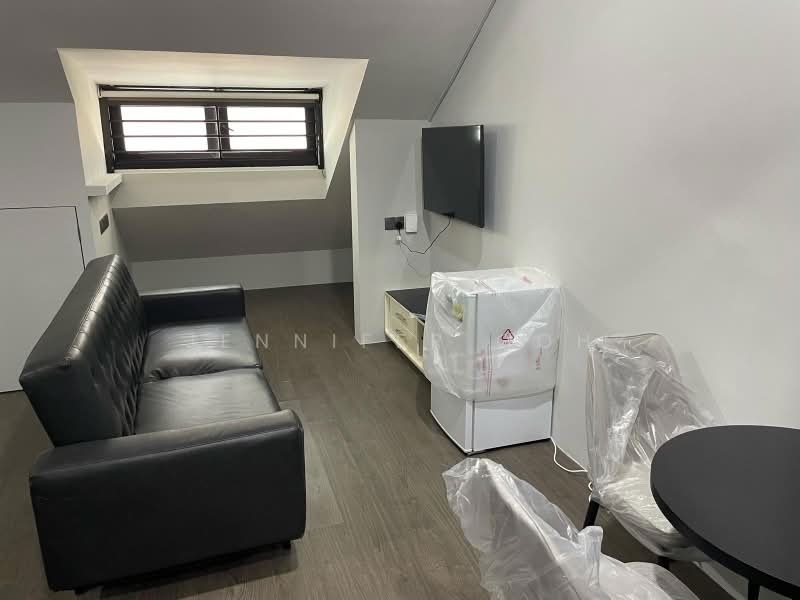 10 Lorong 36 Geylang, , 1 Bedroom, 220 sqft, Semi-Detached House For Rent, by Jennifer Goh, 500193669 - Living Room - PropertyGuru.com.sg