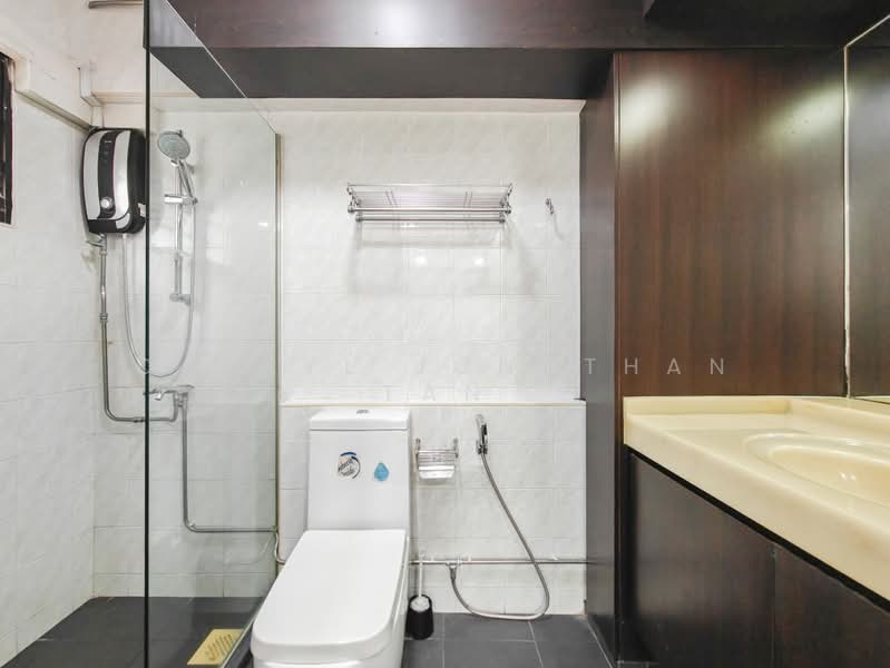 30 Cassia Crescent, 30 Cassia Crescent, 3 Bedrooms, 1,098 sqft, HDB Flat For Sale, by Darryl Jonathan Tan, 500193674 - Bathroom - PropertyGuru.com.sg