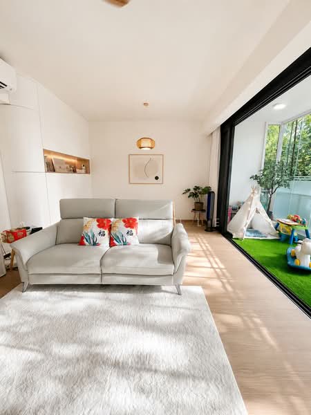 WaterScape @ Cavenagh, 65A Cavenagh Road, 2 Bedrooms, 1,066 sqft, Apartment For Sale, by Michelle Yang, 500193675 - Living Room - PropertyGuru.com.sg