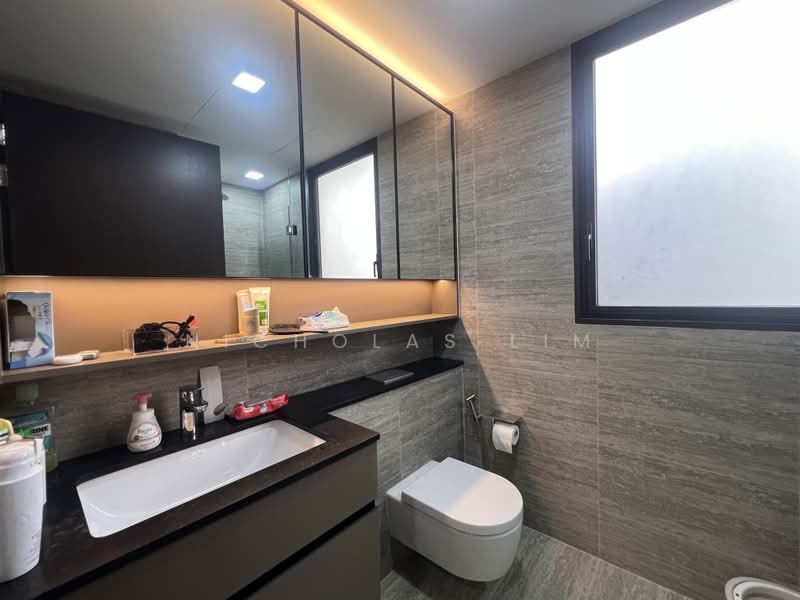 The Commodore, 63 Canberra Drive, 5 Bedrooms, 1,905 sqft, Condominium For Sale, by Nicholas Lim, 500193681 - Bathroom - PropertyGuru.com.sg