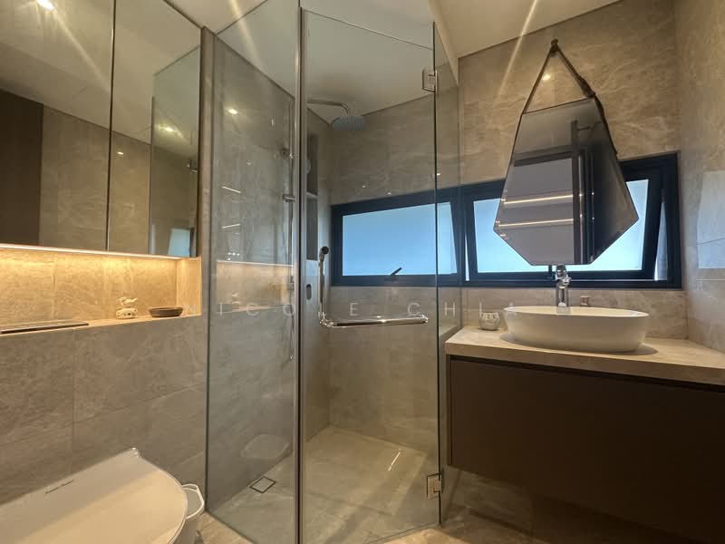Seletar Hills Estate, Jalan Jarak, 7 Bedrooms, 8,450 sqft, Semi-Detached House For Sale, by Nicole Chia, 500193682 - Bathroom - PropertyGuru.com.sg