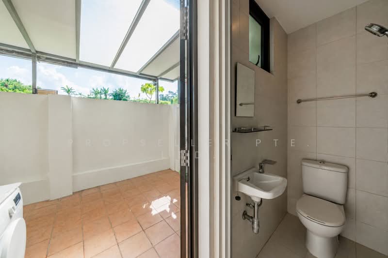 Bukit Villas, Rasok Drive, 5 Bedrooms, 3,068 sqft, Semi-Detached House For Sale, by Kit Toh, 500193683 - Bathroom - PropertyGuru.com.sg