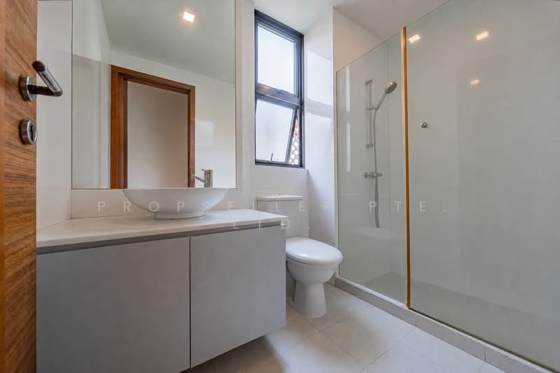 Bukit Villas, Rasok Drive, 5 Bedrooms, 3,068 sqft, Semi-Detached House For Sale, by Kit Toh, 500193683 - Bathroom - PropertyGuru.com.sg