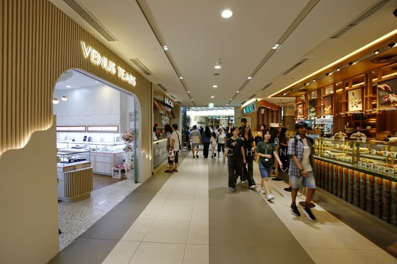 Tampines 1 shopping mall retail shop, Tampines Central 1, 439 sqft, Mall Shop For Rent, by Johnny Chin, 500193688 - Corridor - CommercialGuru.com.sg