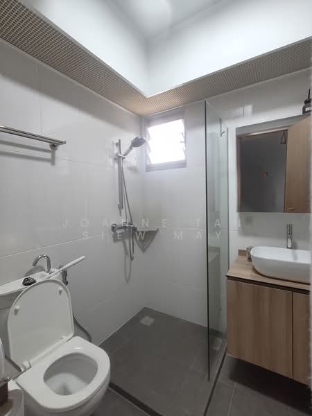 102A Canberra Street, 102A Canberra Street, 3 Bedrooms, 1,001 sqft, HDB Flat For Rent, by Joanne Tan Siew May, 500193694 - Bathroom - PropertyGuru.com.sg