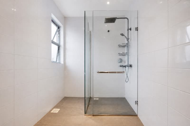 Corner Semi-D 1 KM MGS & Pei Hwa Primary and mins walk to KAP MRT, , 4 Bedrooms, 3,000 sqft, Semi-Detached House For Sale, by Isaac Lee, 500193698 - Bathroom - PropertyGuru.com.sg