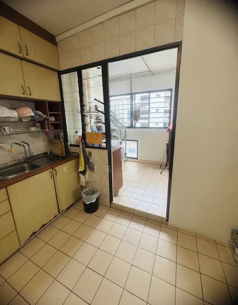 172 Hougang Avenue 1, 172 Hougang Avenue 1, 3 Bedrooms, 1,087 sqft, HDB Flat For Sale, by Kate Tan, 500193702 - Kitchen - PropertyGuru.com.sg