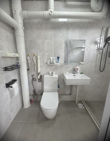 172 Hougang Avenue 1, 172 Hougang Avenue 1, 3 Bedrooms, 1,087 sqft, HDB Flat For Sale, by Kate Tan, 500193702 - Bathroom - PropertyGuru.com.sg