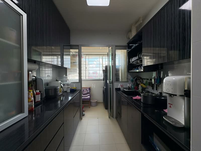 188A Fengshan GreenVille, 188A Bedok North Street 4, 2 Bedrooms, 732 sqft, HDB Flat For Sale, by Alan Tan, 500193703 - Kitchen - PropertyGuru.com.sg