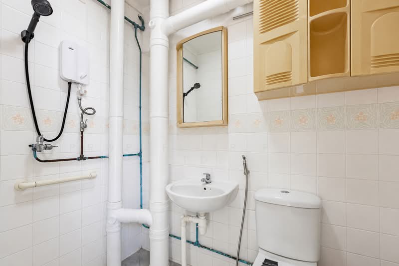 288C Bukit Batok Street 25, 288C Bukit Batok Street 25, 3 Bedrooms, 990 sqft, HDB Flat For Sale, by KOH YONG JIAN, 500193716 - Bathroom - PropertyGuru.com.sg