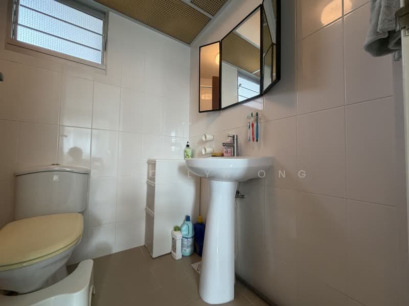 162A Rivervale Crescent, 162A Rivervale Crescent, 2 Bedrooms, 1,001 sqft, HDB Flat For Rent, by Carollyn Ong, 500193726 - Master Bathroom - PropertyGuru.com.sg
