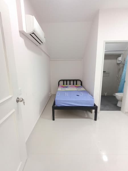 3 Spacious Rooms Available for rent on Landed Property in Punggol! 001, , Room Rental, 200 sqft, Bungalow House For Rent, by Nickson Guay, 500193750 - Bedroom - PropertyGuru.com.sg