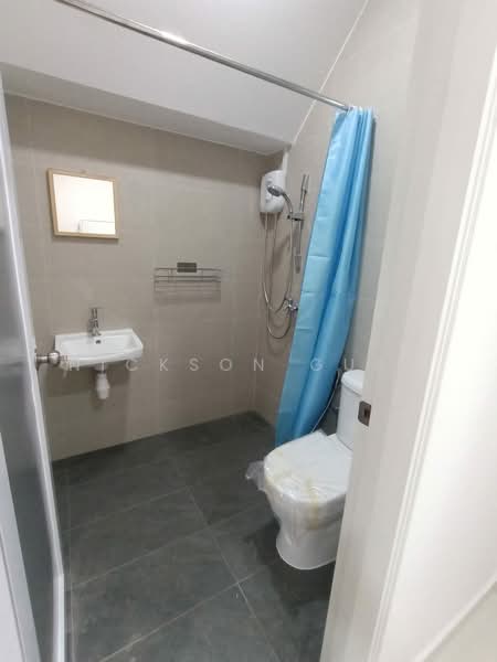 3 Spacious Rooms Available for rent on Landed Property in Punggol! 001, , Room Rental, 200 sqft, Bungalow House For Rent, by Nickson Guay, 500193750 - Bathroom - PropertyGuru.com.sg