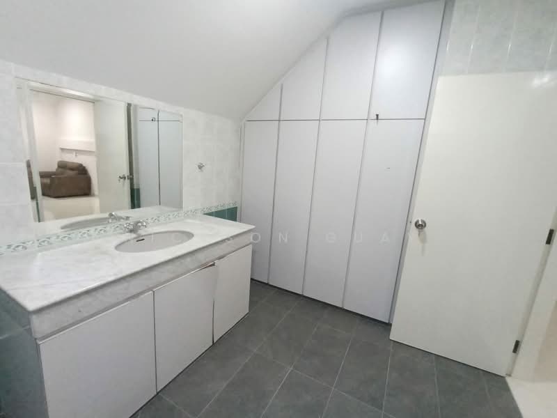 3 Spacious Rooms Available for rent on Landed Property in Punggol! 001, , Room Rental, 200 sqft, Bungalow House For Rent, by Nickson Guay, 500193750 - Bathroom - PropertyGuru.com.sg