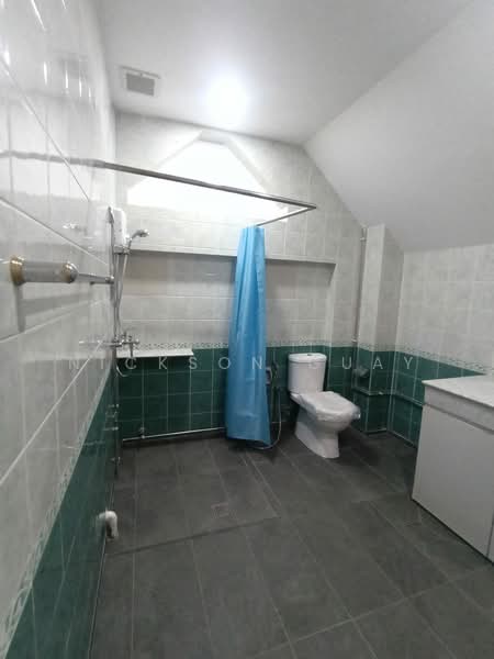 3 Spacious Rooms Available for rent on Landed Property in Punggol! 001, , Room Rental, 200 sqft, Bungalow House For Rent, by Nickson Guay, 500193750 - Bathroom - PropertyGuru.com.sg