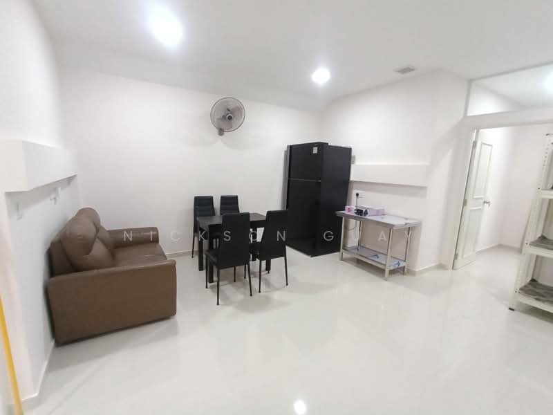 3 Spacious Rooms Available for rent on Landed Property in Punggol! 001, , Room Rental, 200 sqft, Bungalow House For Rent, by Nickson Guay, 500193750 - Living Room - PropertyGuru.com.sg