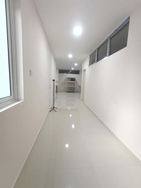 3 Spacious Rooms Available for rent on Landed Property in Punggol! 001, , Room Rental, 200 sqft, Bungalow House For Rent, by Nickson Guay, 500193750 - Corridor - PropertyGuru.com.sg
