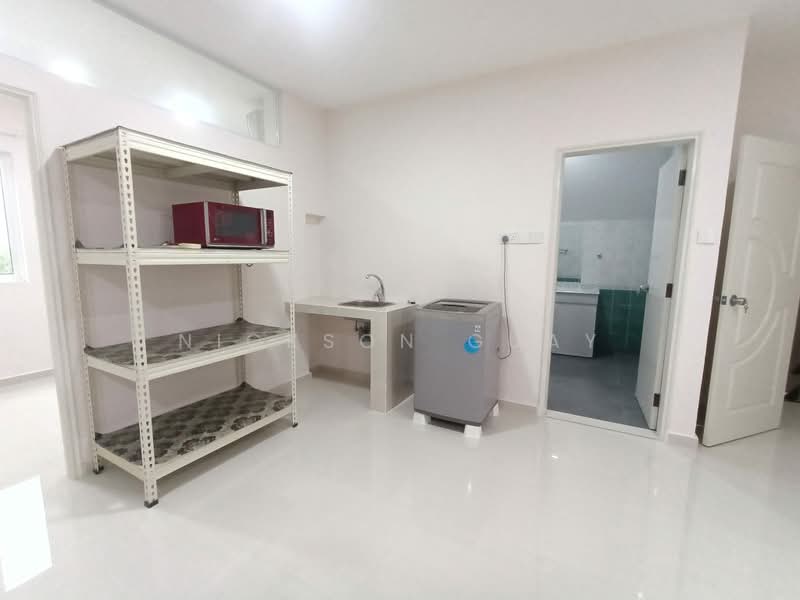 3 Spacious Rooms Available for rent on Landed Property in Punggol! 001, , Room Rental, 200 sqft, Bungalow House For Rent, by Nickson Guay, 500193750 - Kitchen - PropertyGuru.com.sg