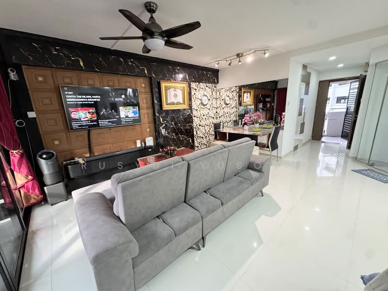 229 Compassvale Walk, 229 Compassvale Walk, 4 Bedrooms, 1,323 sqft, HDB Flat For Sale, by Rusydi Yusoff, 500193758 - Living Room - PropertyGuru.com.sg