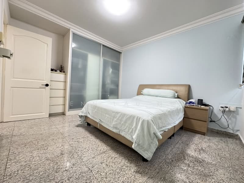 411 Bukit Batok West Avenue 4, 411 Bukit Batok West Avenue 4, 3 Bedrooms, 1,109 sqft, HDB Flat For Sale, by Glenn Lau 刘祖成, 500193764 - Master Bedroom - PropertyGuru.com.sg