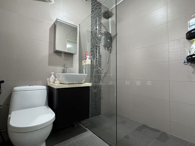 411 Bukit Batok West Avenue 4, 411 Bukit Batok West Avenue 4, 3 Bedrooms, 1,109 sqft, HDB Flat For Sale, by Glenn Lau 刘祖成, 500193764 - Master Attached Bathroom - PropertyGuru.com.sg