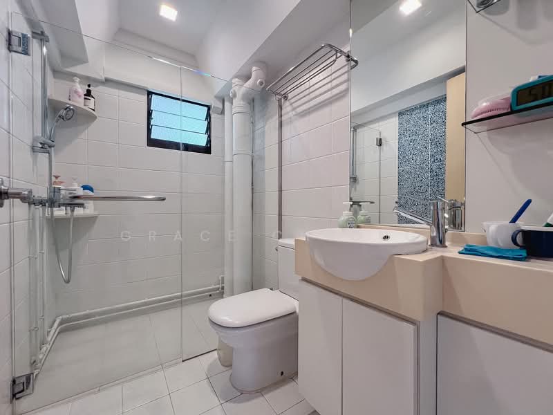 58 Strathmore Avenue, 58 Strathmore Avenue, 3 Bedrooms, 1,184 sqft, HDB Flat For Sale, by Grace Cheong, 500193768 - Common Bathroom - PropertyGuru.com.sg