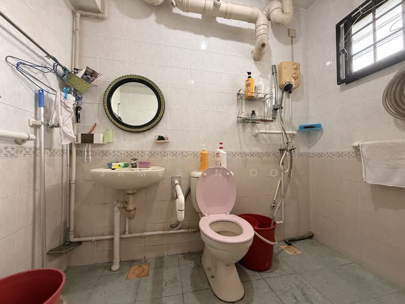 692A Choa Chu Kang Crescent, 692A Choa Chu Kang Crescent, 3 Bedrooms, 980 sqft, HDB Flat For Sale, by Jameson Ooi, 500193773 - Bathroom - PropertyGuru.com.sg