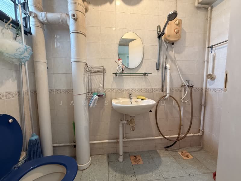692A Choa Chu Kang Crescent, 692A Choa Chu Kang Crescent, 3 Bedrooms, 980 sqft, HDB Flat For Sale, by Jameson Ooi, 500193773 - Bathroom - PropertyGuru.com.sg