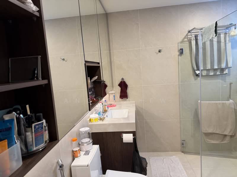 The Bayshore, 22 Bayshore Road, 2 Bedrooms, 926 sqft, Condominium For Sale, by Angie Chew, 500193774 - Bathroom - PropertyGuru.com.sg