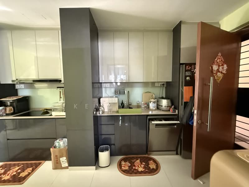 8 Farrer Suites, 8 Sing Joo Walk, 3 Bedrooms, 969 sqft, Apartment For Rent, by Kenny Yeo, 500193782 - Kitchen - PropertyGuru.com.sg