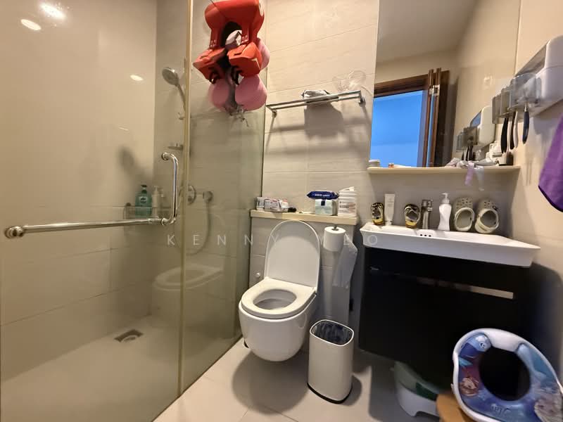 8 Farrer Suites, 8 Sing Joo Walk, 3 Bedrooms, 969 sqft, Apartment For Rent, by Kenny Yeo, 500193782 - Bathroom - PropertyGuru.com.sg