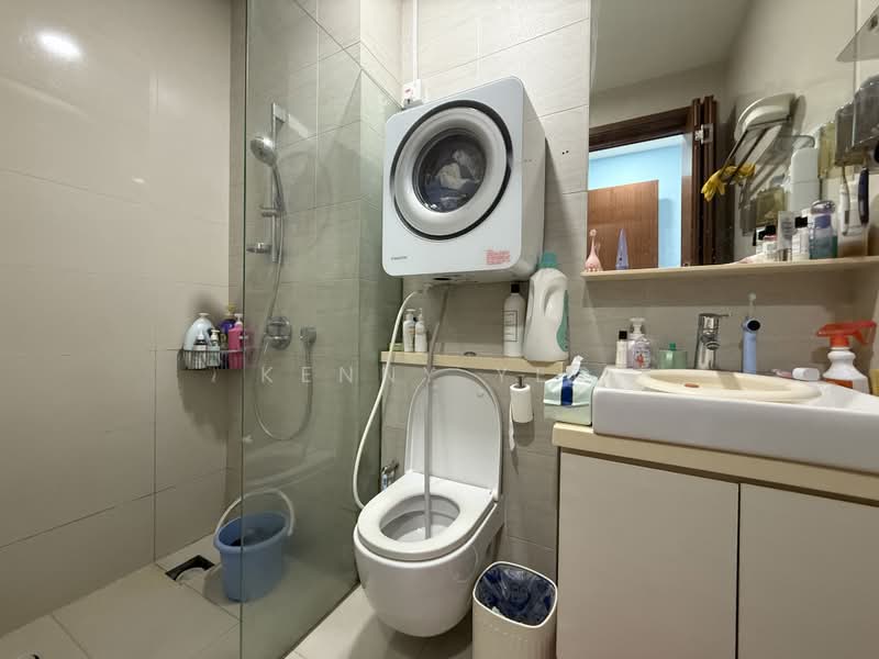8 Farrer Suites, 8 Sing Joo Walk, 3 Bedrooms, 969 sqft, Apartment For Rent, by Kenny Yeo, 500193782 - Bathroom - PropertyGuru.com.sg