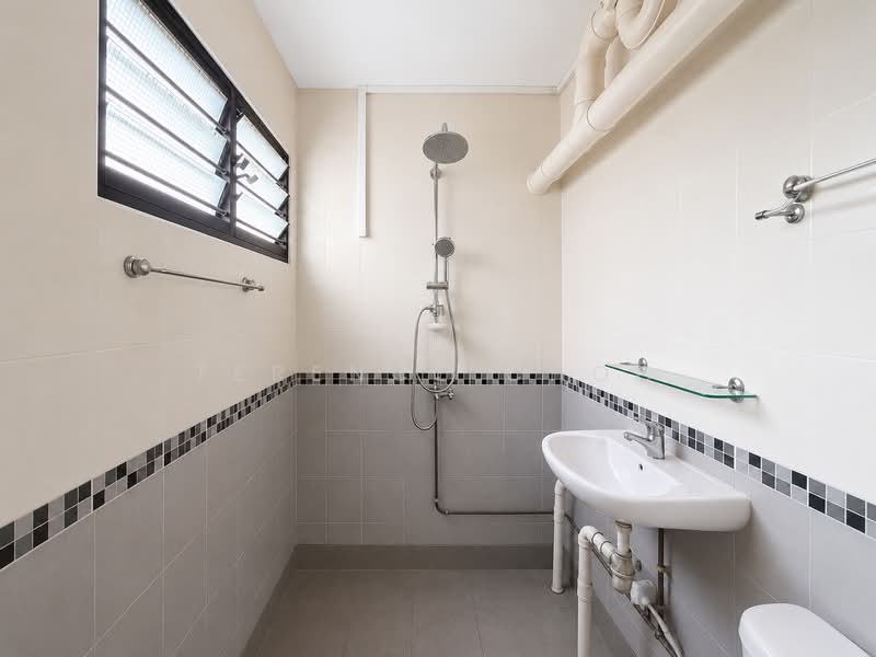 406 Jurong West Street 42, 406 Jurong West Street 42, 3 Bedrooms, 1,141 sqft, HDB Flat For Sale, by Terence Choo, 500193794 - Bathroom - PropertyGuru.com.sg