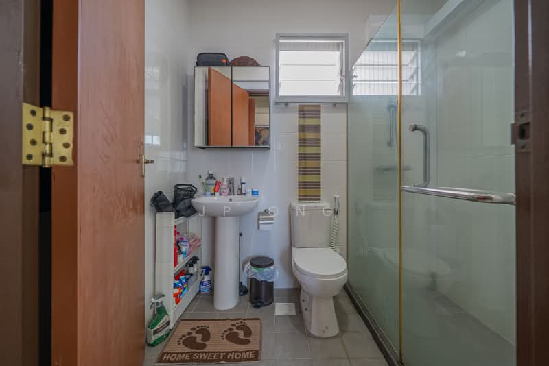 671B Edgefield Plains, 671B Edgefield Plains, 3 Bedrooms, 969 sqft, HDB Flat For Sale, by JP Ong, 500193797 - Bathroom - PropertyGuru.com.sg