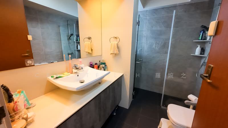 273D Compassvale Link, 273D Compassvale Link, 3 Bedrooms, 969 sqft, HDB Flat For Sale, by Celeste Loh 羅婉之, 500193809 - Bathroom - PropertyGuru.com.sg