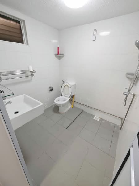 Sun Court, 21 Lorong Kilat, Room Rental, 250 sqft, Apartment For Rent, by Melvin Auspicious Lee 李俊豪, 500193819 - Bathroom - PropertyGuru.com.sg