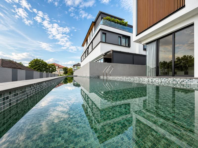 ⭐️1 KM OF MGS (PRIMARY) ⭐️LOWEST PSF BRAND NEW 2.5-STY W/ BASEMENT MODERN HOUSE @ HONG KONG PARK⭐️, Sian Tuan Avenue Hua Guan Wilmonar Yarwood Binjai Din Pang Bee San Stone Jalan Jambu Ayer Mawar Batu Kampong Chantek Swiss Club Holland Greenleaf Fir Redwood Maple Cypress Oak Cherry Lily Lasia Lemon Lotus Lantana Garlick Sixth Namly Lim Tai See Haji, 7 Bedrooms, 11,563 sqft, Detached House For Sale, by Damian Tan 陈係赈, 500193836 - Pool View - PropertyGuru.com.sg