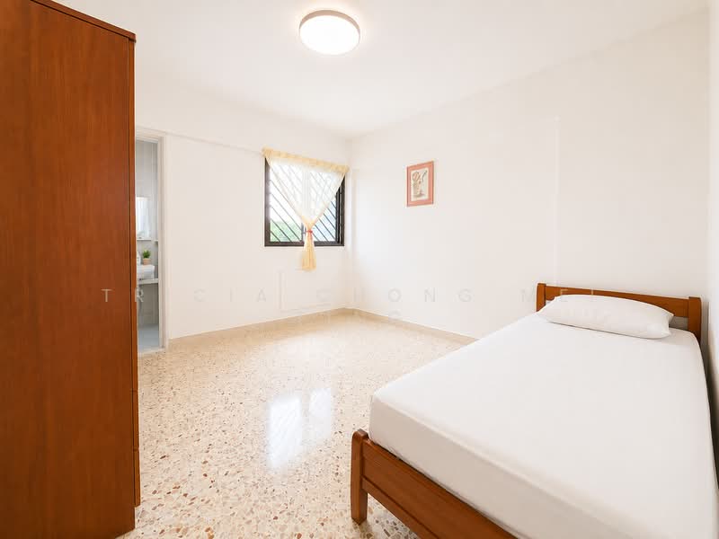 123 Hougang Avenue 1, 123 Hougang Avenue 1, 2 Bedrooms, 721 sqft, HDB Flat For Sale, by Tricia Chong Mei Ting, 500193847 - Master Bedroom - PropertyGuru.com.sg