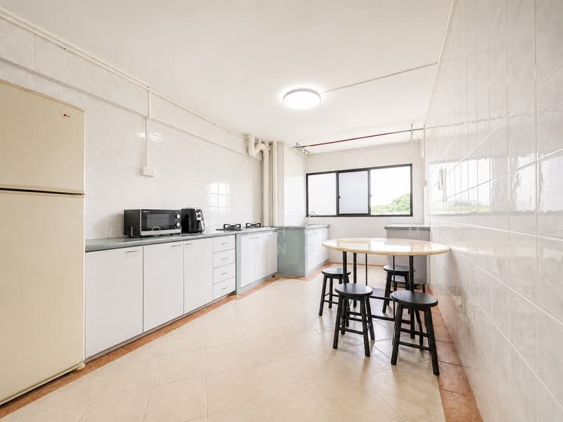 123 Hougang Avenue 1, 123 Hougang Avenue 1, 2 Bedrooms, 721 sqft, HDB Flat For Sale, by Tricia Chong Mei Ting, 500193847 - Kitchen - PropertyGuru.com.sg