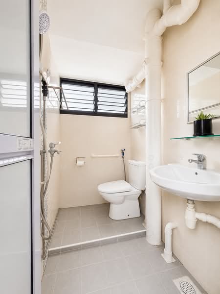 123 Hougang Avenue 1, 123 Hougang Avenue 1, 2 Bedrooms, 721 sqft, HDB Flat For Sale, by Tricia Chong Mei Ting, 500193847 - Bathroom - PropertyGuru.com.sg