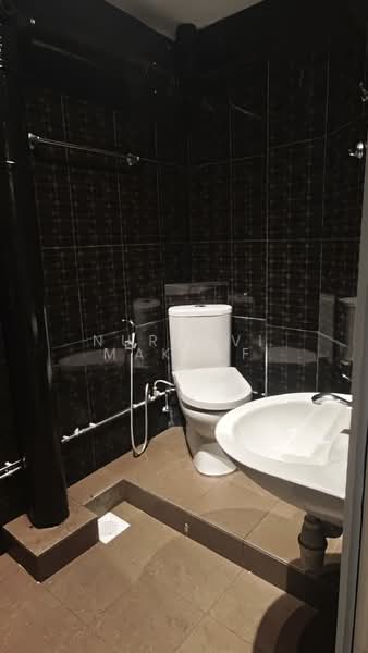 430 Jurong West Avenue 1, 430 Jurong West Avenue 1, 3 Bedrooms, 1,119 sqft, HDB Flat For Rent, by Nurnavi Makruf, 500193848 - Bathroom - PropertyGuru.com.sg