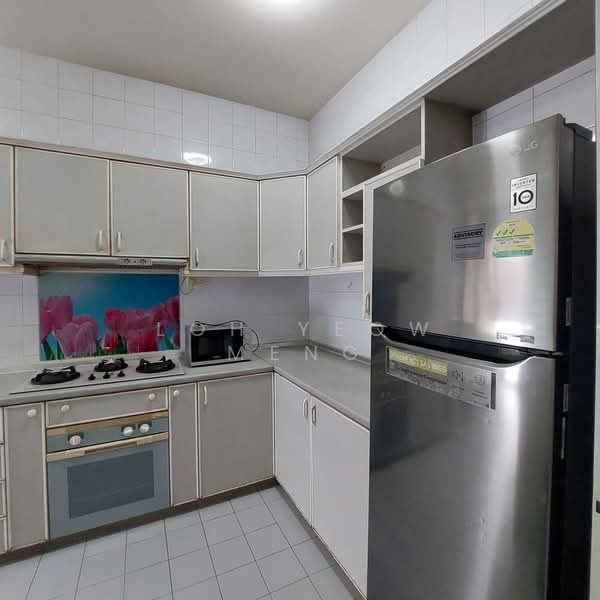 E7 Lodge, 66 Lorong Melayu, 3 Bedrooms, 1,367 sqft, Apartment For Rent, by Loh Yeow Meng, 500193851 - Kitchen - PropertyGuru.com.sg