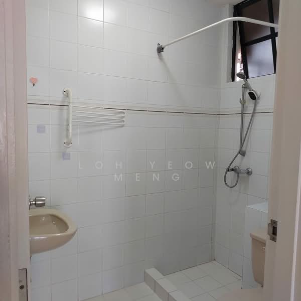 E7 Lodge, 66 Lorong Melayu, 3 Bedrooms, 1,367 sqft, Apartment For Rent, by Loh Yeow Meng, 500193851 - Bathroom - PropertyGuru.com.sg
