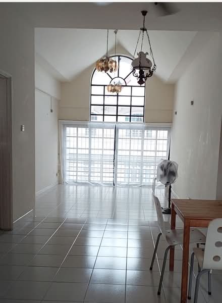 E7 Lodge, 66 Lorong Melayu, 3 Bedrooms, 1,367 sqft, Apartment For Rent, by Loh Yeow Meng, 500193851 - Living Room - PropertyGuru.com.sg
