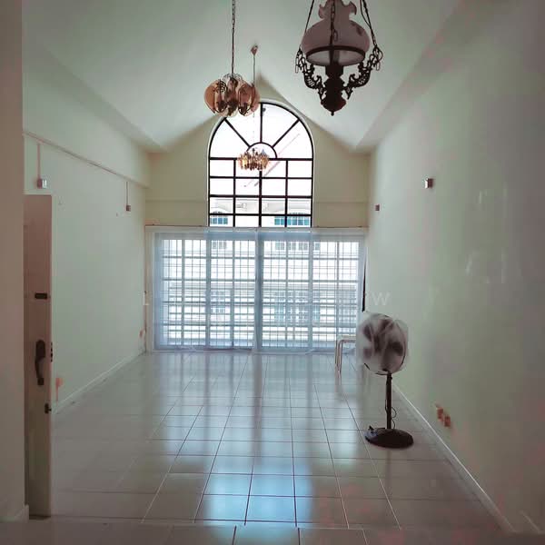 E7 Lodge, 66 Lorong Melayu, 3 Bedrooms, 1,367 sqft, Apartment For Rent, by Loh Yeow Meng, 500193851 - Living Room - PropertyGuru.com.sg