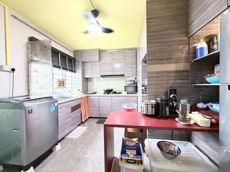 832 Jurong West Street 81, 832 Jurong West Street 81, 2 Bedrooms, 1,367 sqft, HDB Flat For Sale, by Nona Kirana, 500193862 - Kitchen - PropertyGuru.com.sg