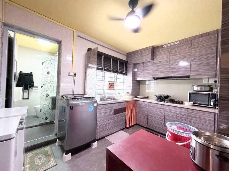 832 Jurong West Street 81, 832 Jurong West Street 81, 2 Bedrooms, 1,367 sqft, HDB Flat For Sale, by Nona Kirana, 500193862 - Kitchen - PropertyGuru.com.sg