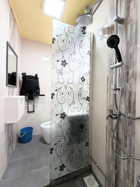 832 Jurong West Street 81, 832 Jurong West Street 81, 2 Bedrooms, 1,367 sqft, HDB Flat For Sale, by Nona Kirana, 500193862 - Bathroom - PropertyGuru.com.sg