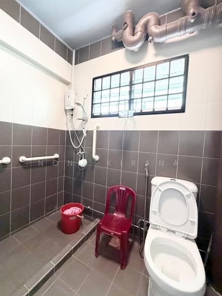 832 Jurong West Street 81, 832 Jurong West Street 81, 2 Bedrooms, 1,367 sqft, HDB Flat For Sale, by Nona Kirana, 500193862 - Bathroom - PropertyGuru.com.sg