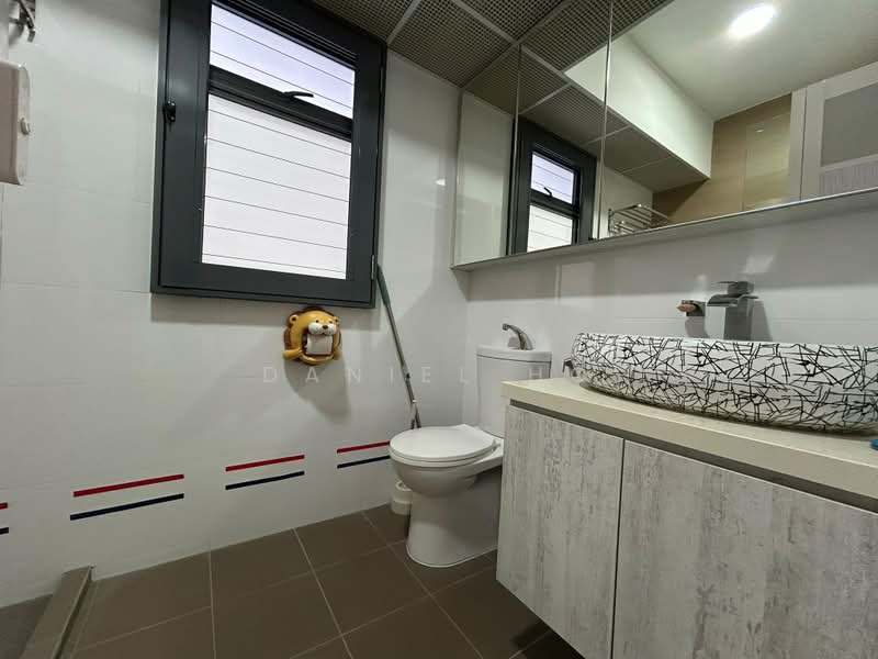 445A Clementi Avenue 3, 445A Clementi Avenue 3, 3 Bedrooms, 1,216 sqft, HDB Flat For Sale, by Daniel Ho, 500193873 - Bathroom - PropertyGuru.com.sg